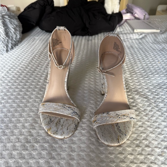 Heels - Picture 3 of 3